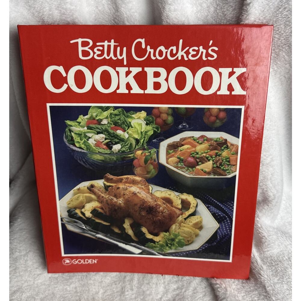 Vintage Golden Press 1986 Betty Crocker's Cookbook 5 Ring Binder Farm House EUC